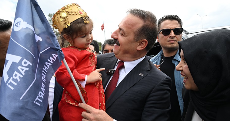 Yavuz Ağıralioğlu: Teröristlere gülersek kanımız kurusun! Yavuz Ağıralioğlu: Teröristlere gülersek kanımız kurusun!