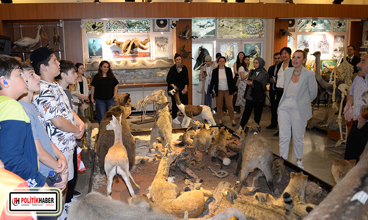 Projesinin ilk konukları işitme engelli minikler Projesinin ilk konukları işitme engelli minikler