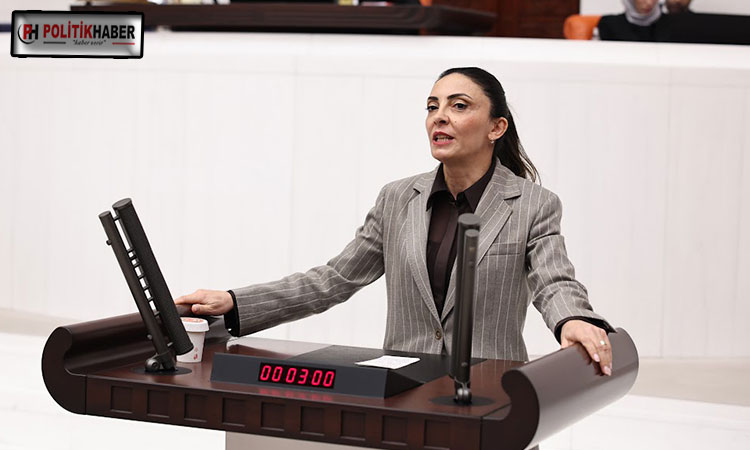 Tiyatrolar, boş koltuklara oynuyor!